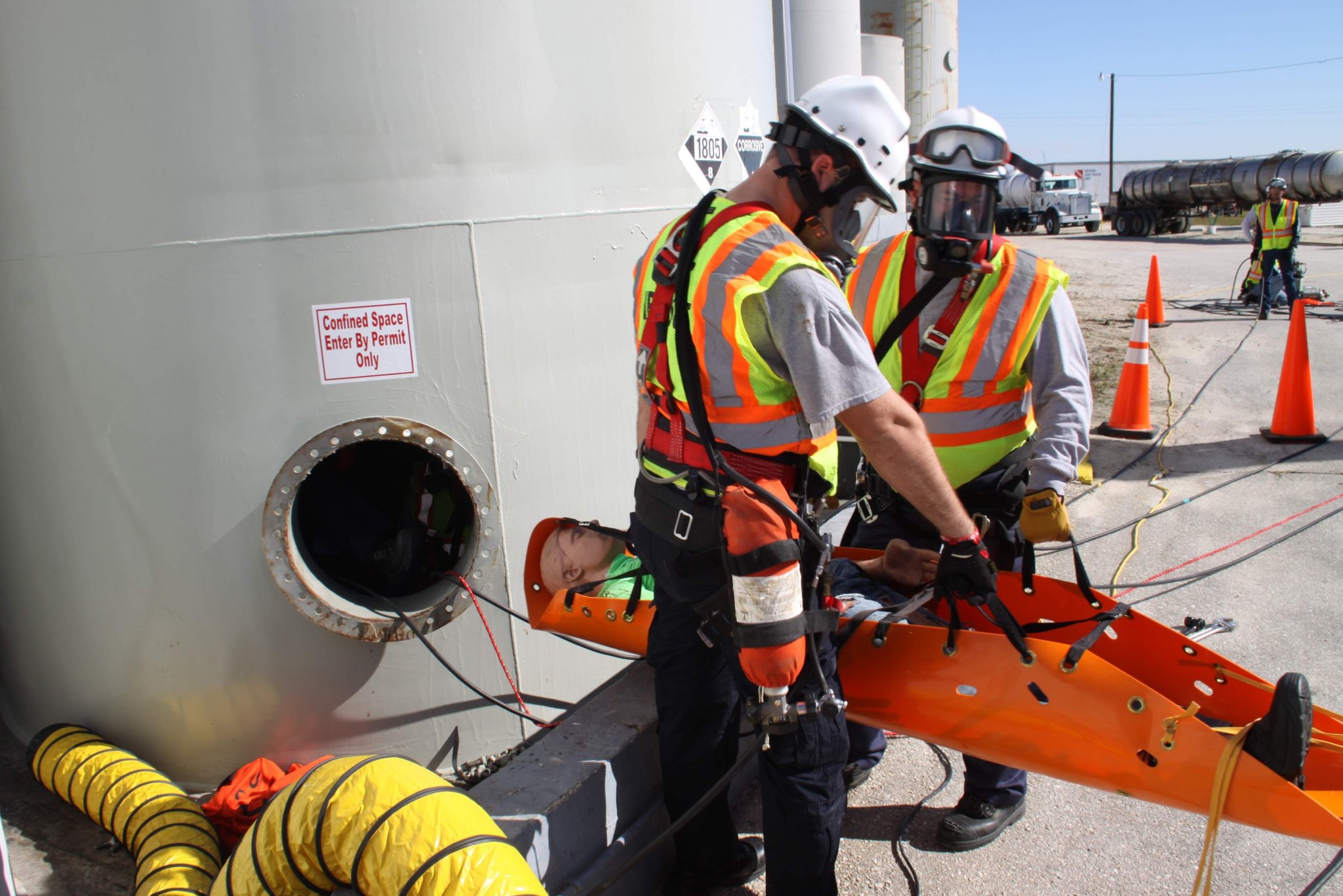 Trabajo en Espacios Confinados y Rescate Industrial